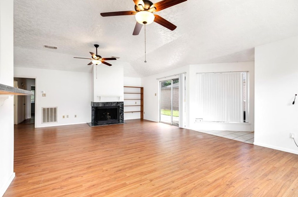 16006 Los Altos Dr, Houston TX  77083-2931 exterior