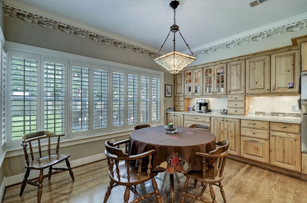21 Woodsborough Cir, Houston TX  77055-7534 exterior