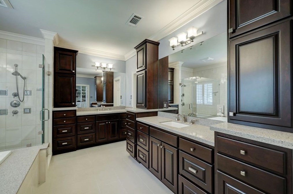 21 Woodsborough Cir, Houston TX  77055-7534 exterior