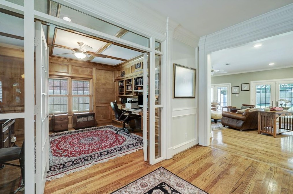 21 Woodsborough Cir, Houston TX  77055-7534 exterior