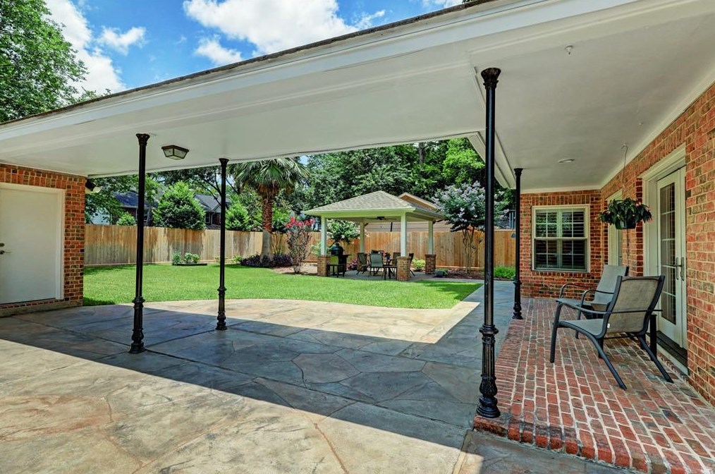 21 Woodsborough Cir, Houston TX  77055-7534 exterior
