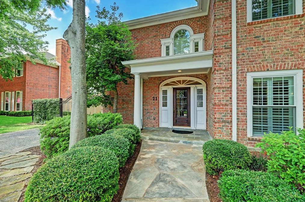 21 Woodsborough Cir, Houston TX  77055-7533 exterior