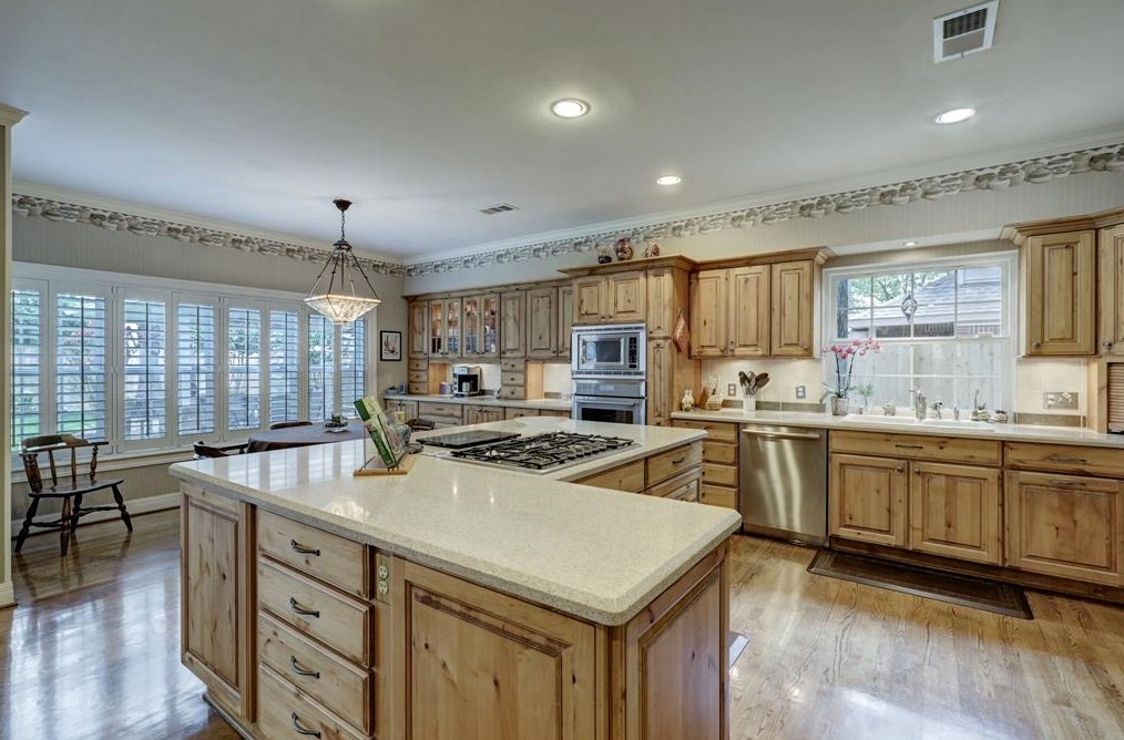 21 Woodsborough Cir, Houston TX  77055-7534 exterior