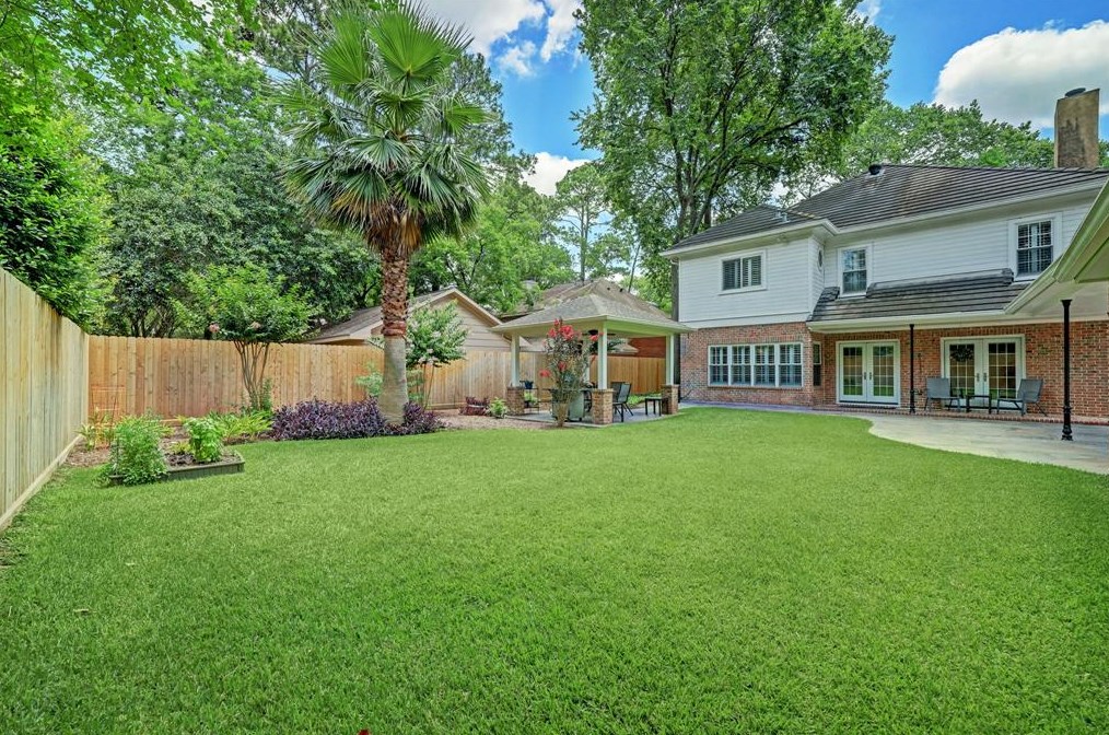 21 Woodsborough Cir, Houston TX  77055-7534 exterior