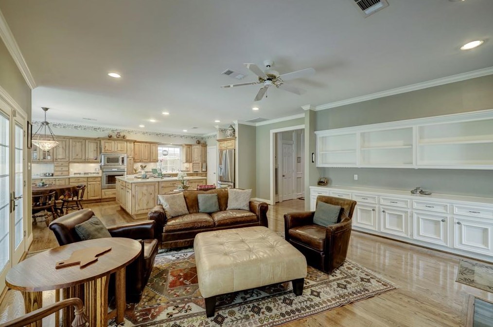 21 Woodsborough Cir, Houston TX  77055-7534 exterior