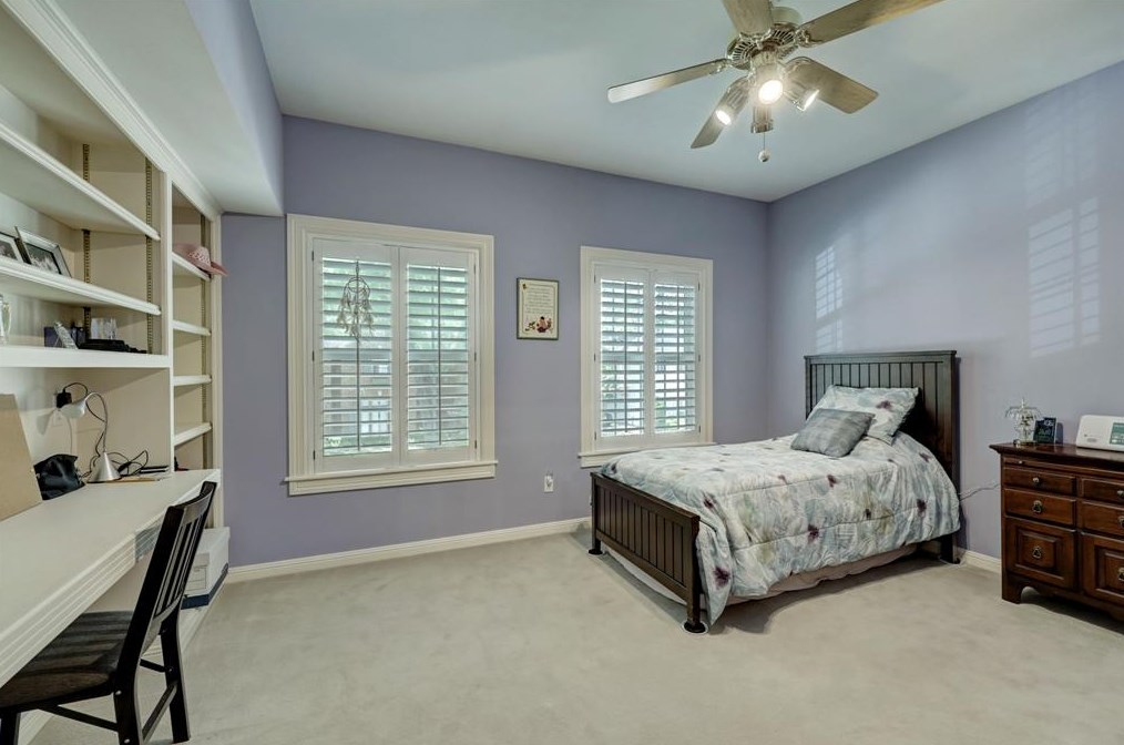 21 Woodsborough Cir, Houston TX  77055-7534 exterior
