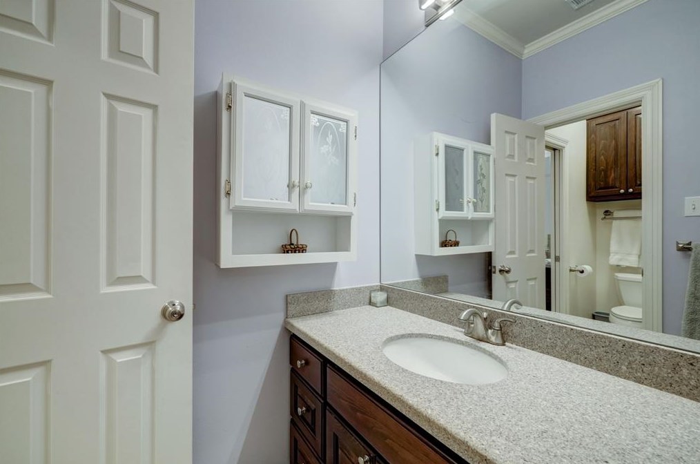 21 Woodsborough Cir, Houston TX  77055-7534 exterior
