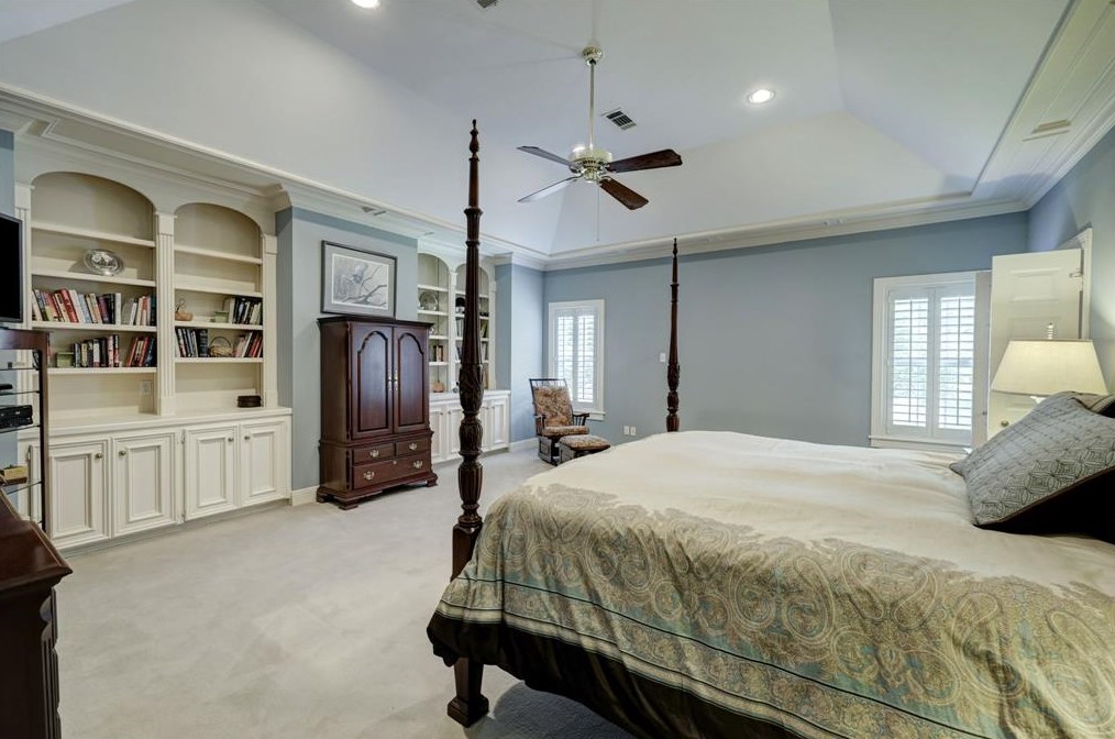 21 Woodsborough Cir, Houston TX  77055-7534 exterior