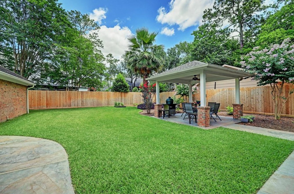 21 Woodsborough Cir, Houston TX  77055-7534 exterior
