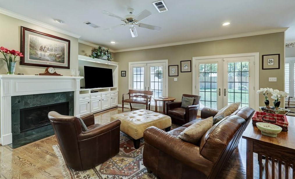 21 Woodsborough Cir, Houston TX  77055-7534 exterior