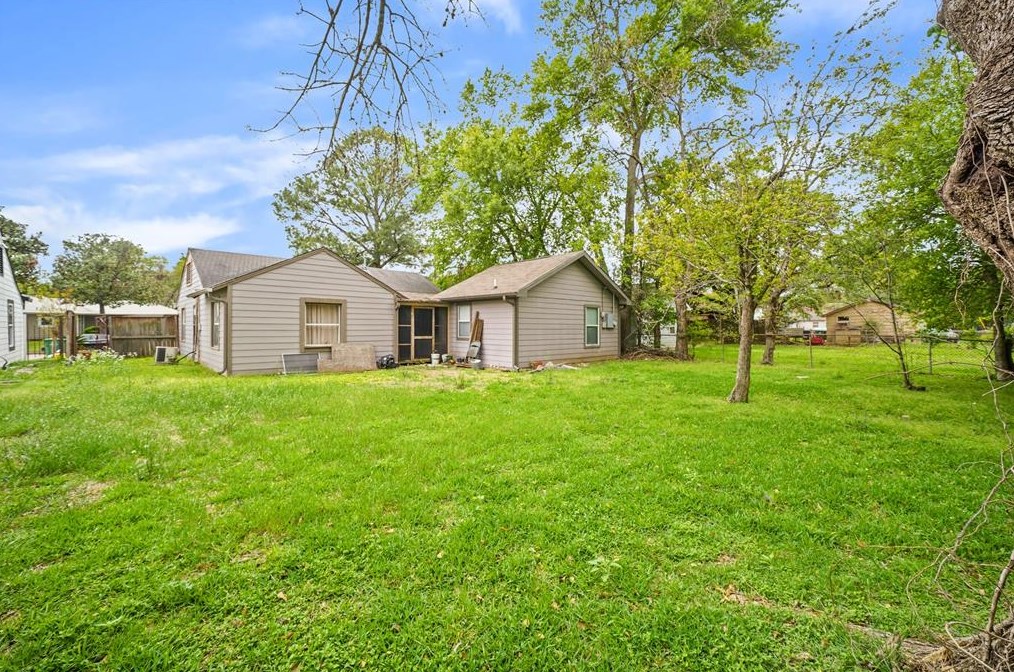 4911 Culmore Dr, Houston TX  77021-3017 exterior