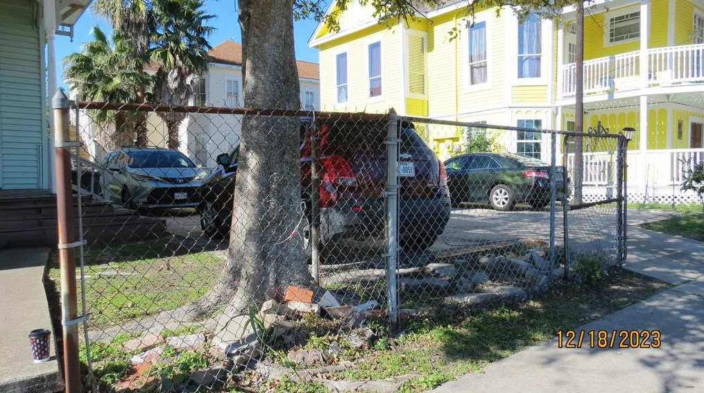 811 28th St, Galveston TX  77550-2122 exterior