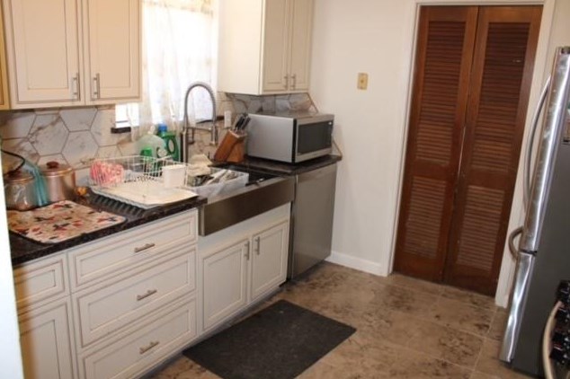 8435 Sterlingshire St, Houston TX  77078-2839 exterior