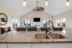 1086 Pennington St, Gilchrist, TX 77617 - Photo 5