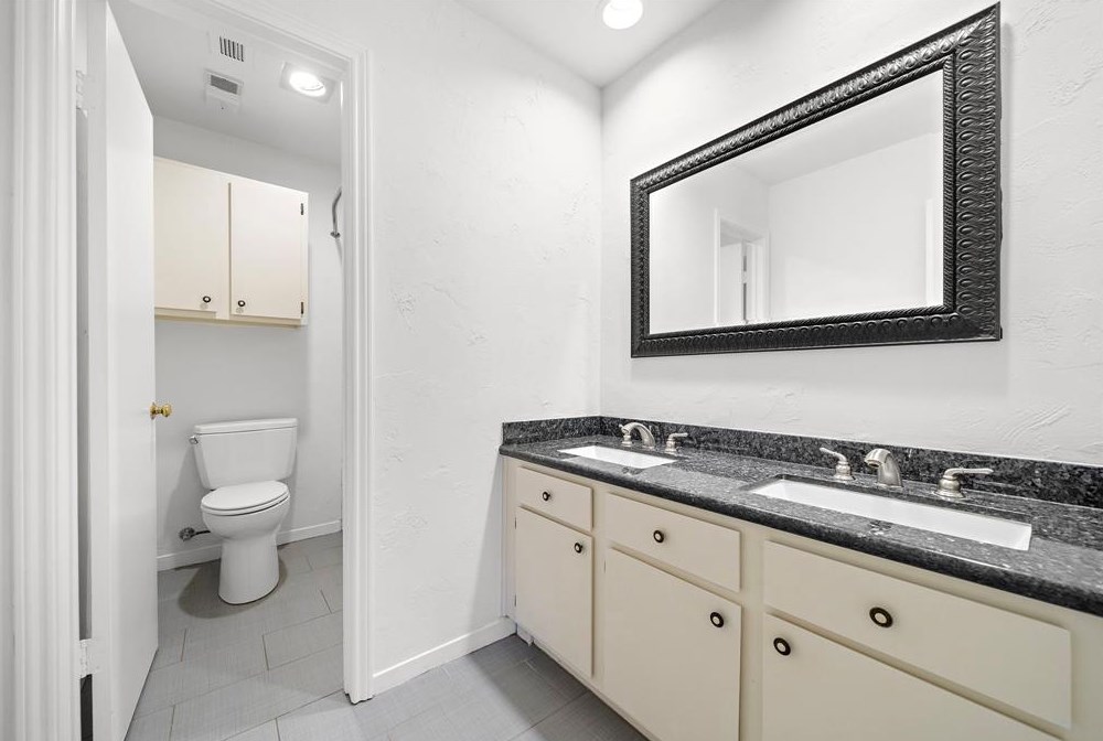 1950 Augusta Dr, Houston TX 77057-3757 exterior