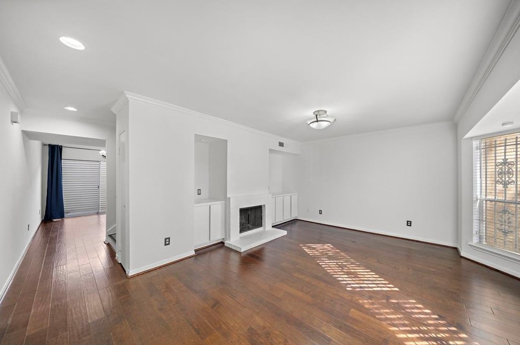 1950 Augusta Dr, Houston TX 77057-3757 exterior