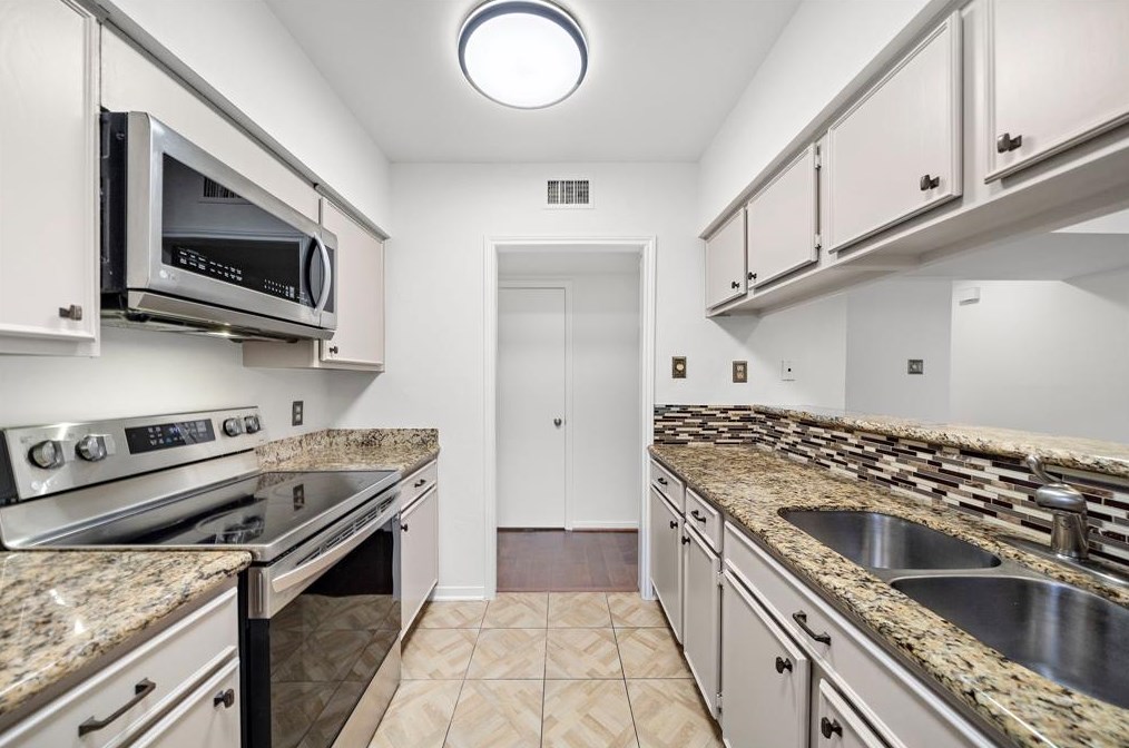 1950 Augusta Dr, Houston TX 77057-3757 exterior