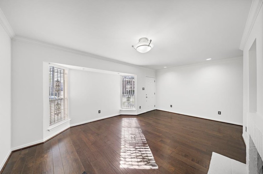 1950 Augusta Dr, Houston TX 77057-3757 exterior