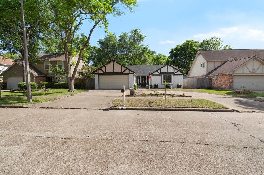 11927 Osage Park Dr, Houston TX  77065-3807 exterior