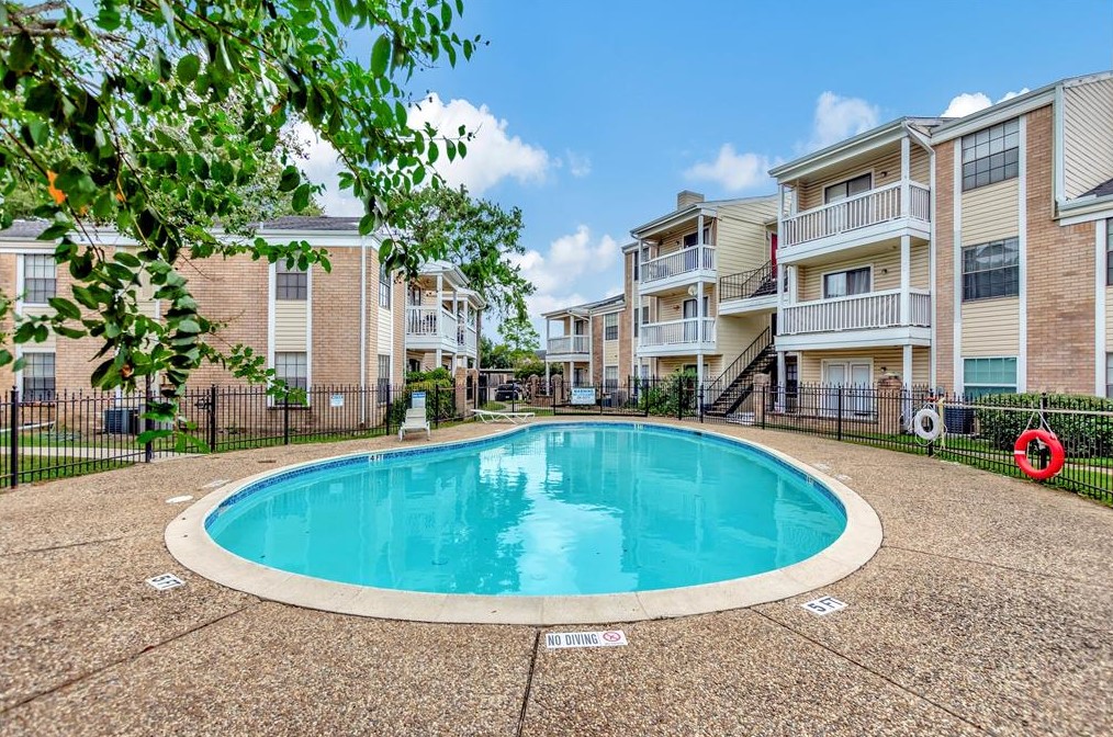 2750 Holly Hall St, Houston TX  77054-4109 exterior