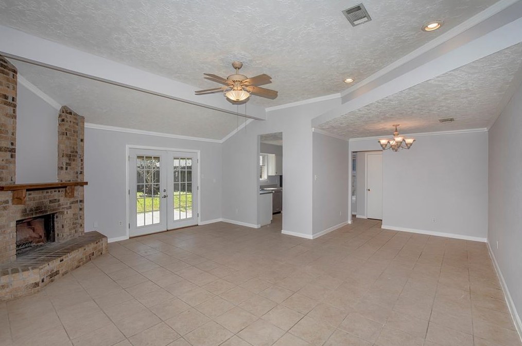 350 Vlg Crk Dr, Houston TX  77598-2612 exterior