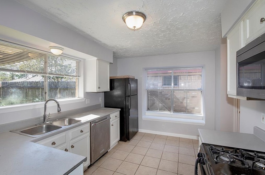 350 Vlg Crk Dr, Houston TX  77598-2612 exterior