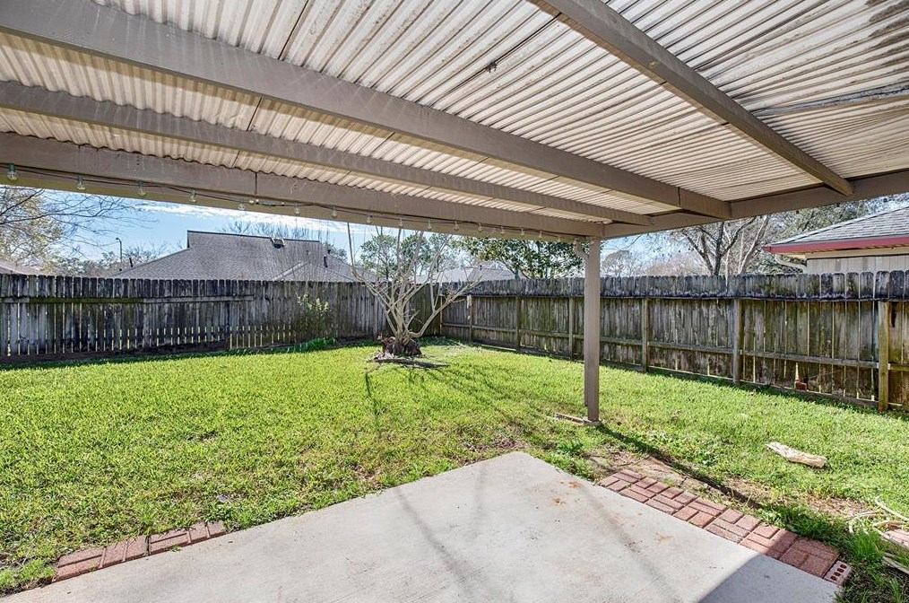 350 Vlg Crk Dr, Houston TX  77598-2612 exterior