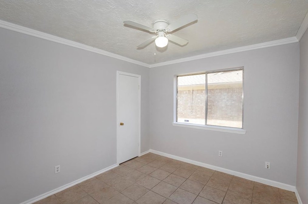 350 Vlg Crk Dr, Houston TX  77598-2612 exterior