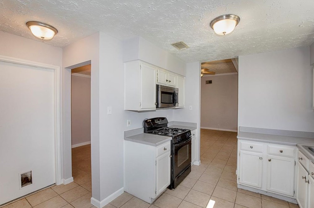 350 Vlg Crk Dr, Houston TX  77598-2612 exterior