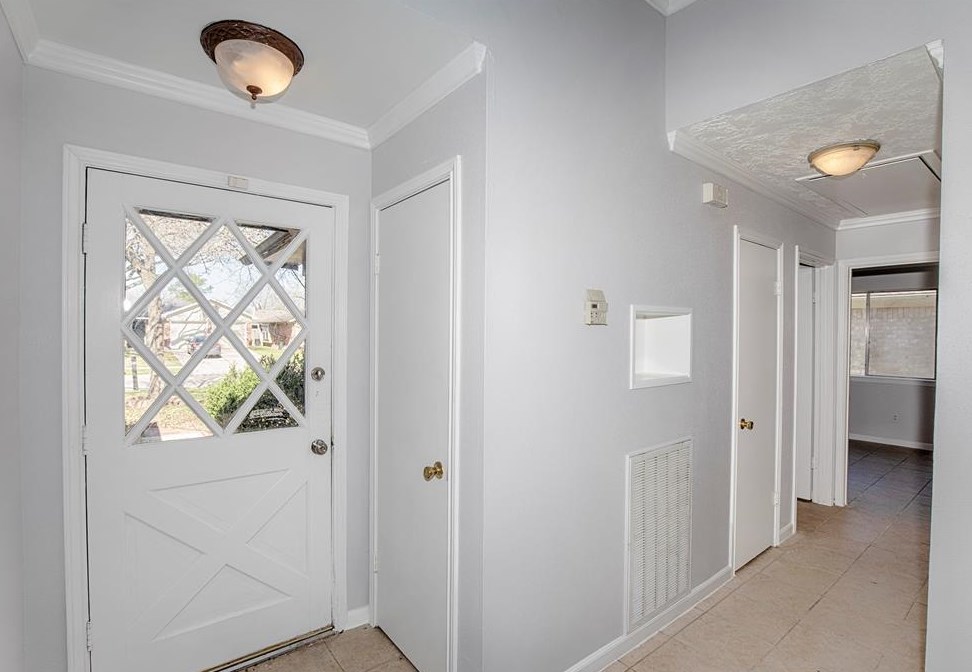 350 Vlg Crk Dr, Houston TX  77598-2612 exterior