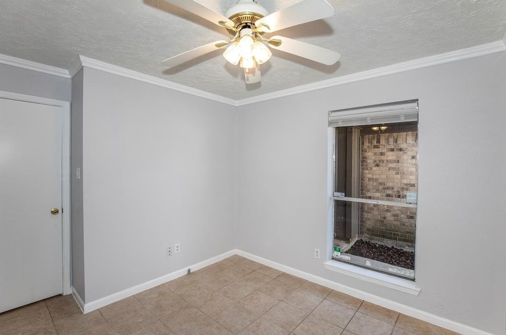 350 Vlg Crk Dr, Houston TX  77598-2612 exterior