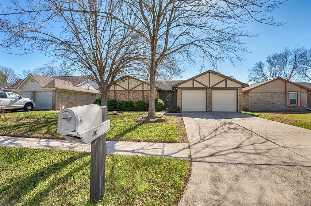 350 Vlg Crk Dr, Houston TX  77598-2612 exterior