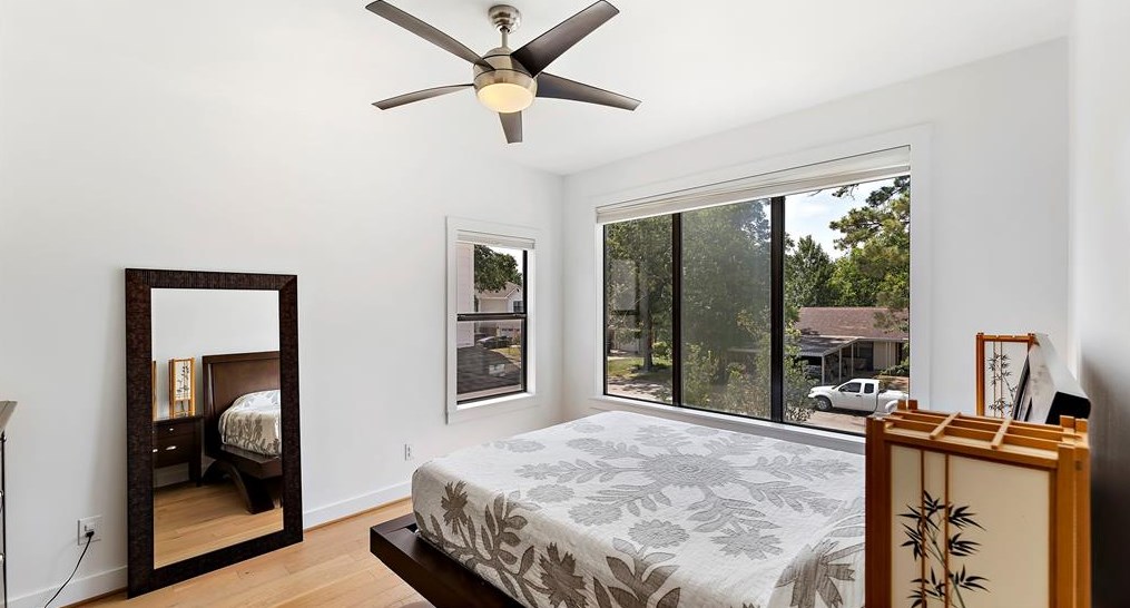 1435 Chantilly Ln, Houston TX  77018-3115 exterior