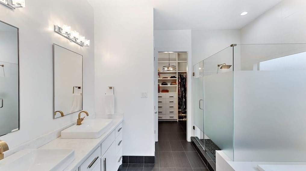 1435 Chantilly Ln, Houston TX  77018-3115 exterior