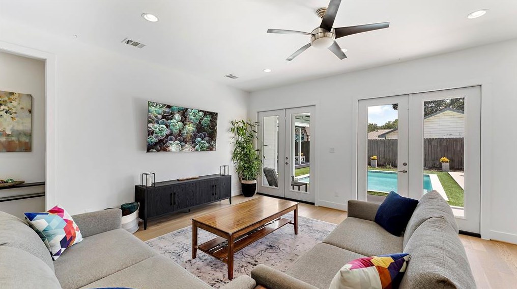 1435 Chantilly Ln, Houston TX  77018-4130 exterior