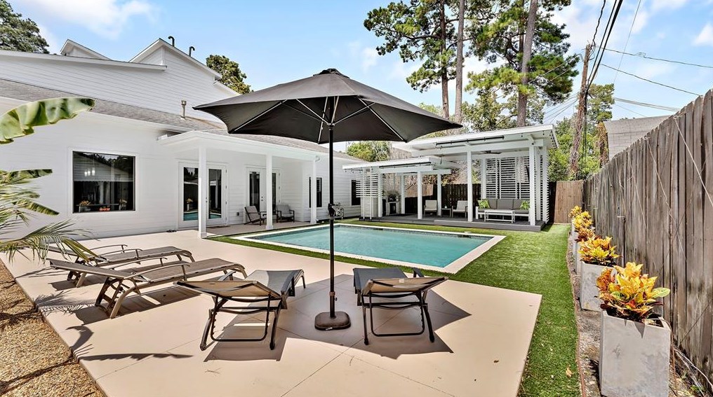 1435 Chantilly Ln, Houston TX  77018-3115 exterior