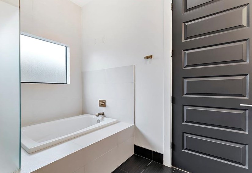 1435 Chantilly Ln, Houston TX  77018-3115 exterior