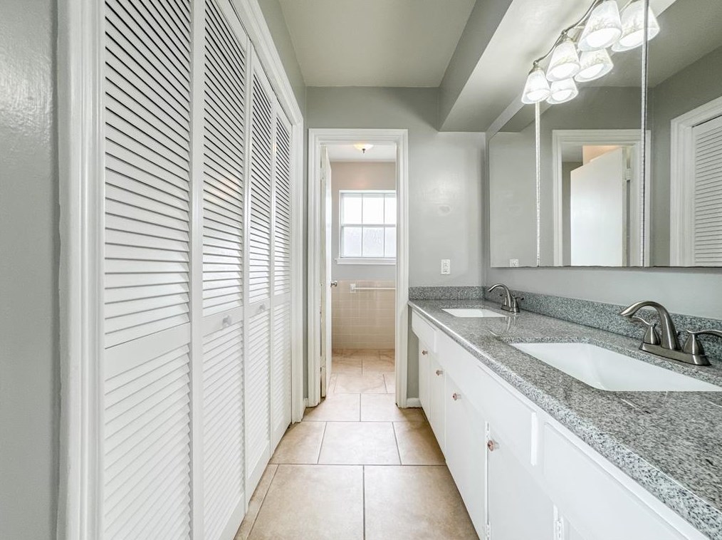 403 Pebblebrook Dr, Taylor Lake Village TX  77586-6012 exterior