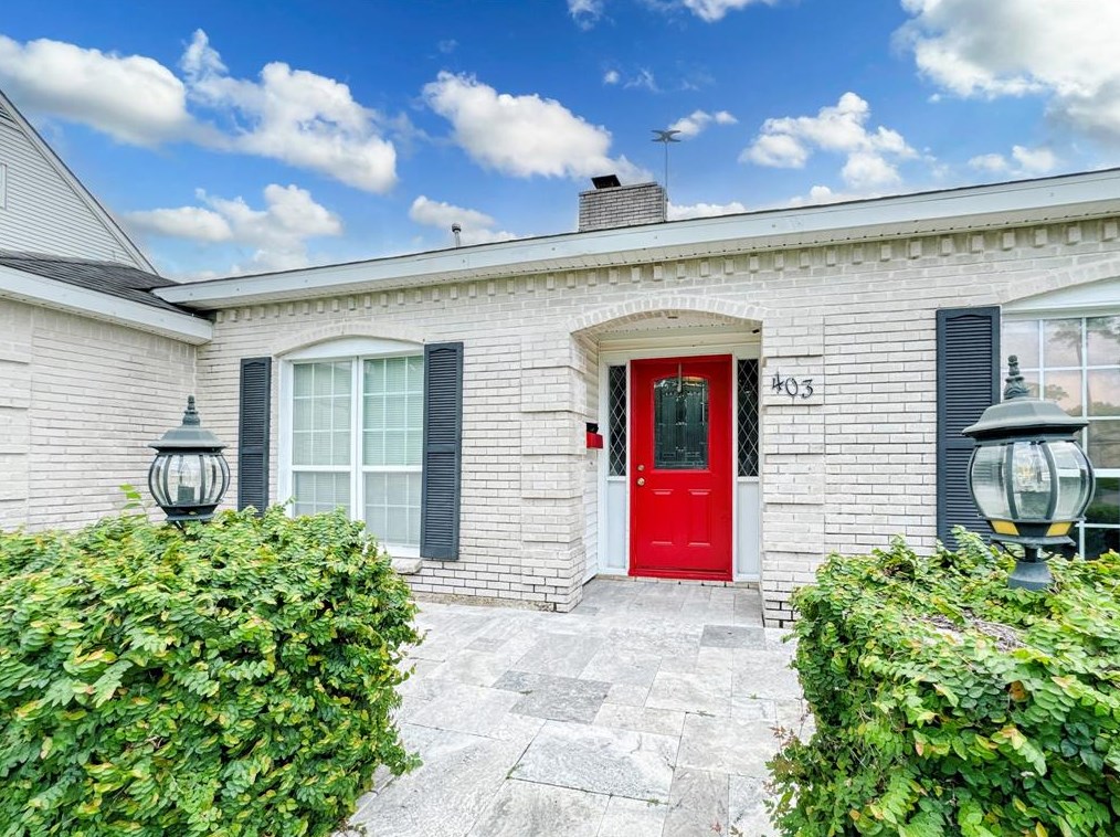 403 Pebblebrook Dr, Taylor Lake Village TX  77586-6012 exterior