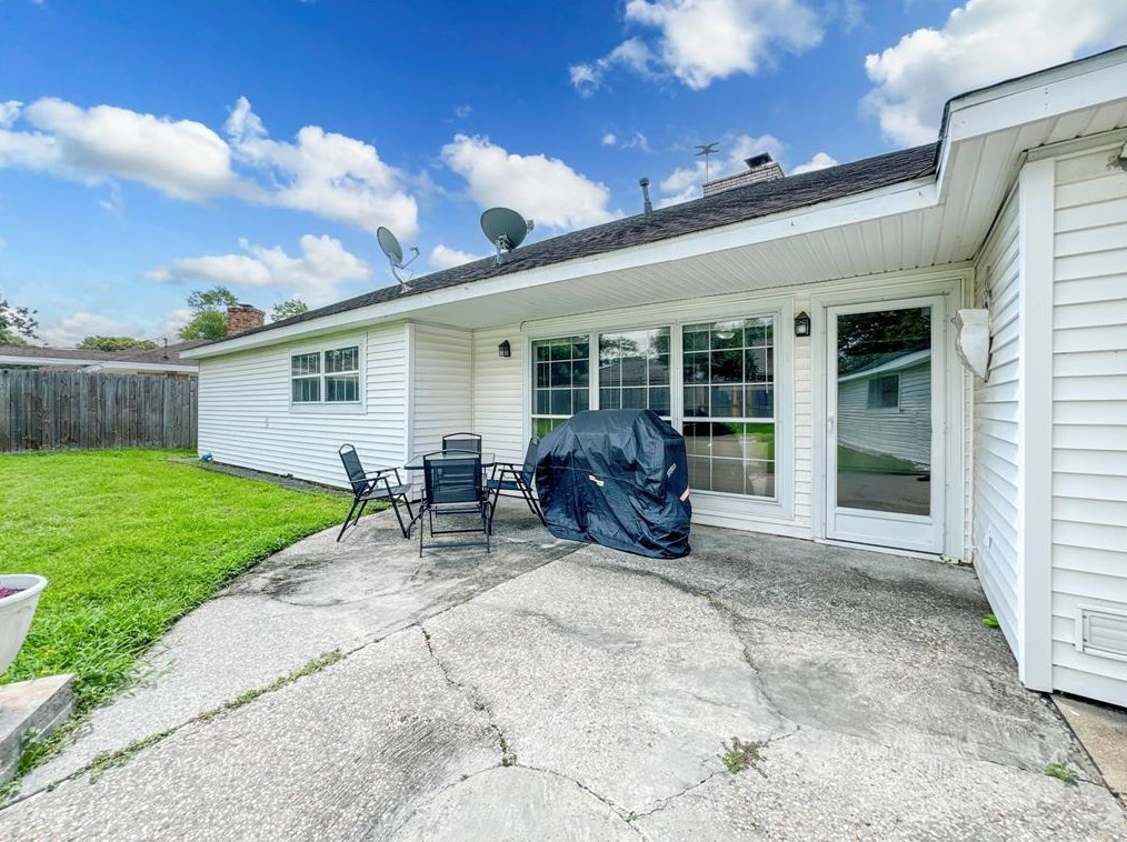 403 Pebblebrook Dr, Taylor Lake Village TX  77586-6012 exterior