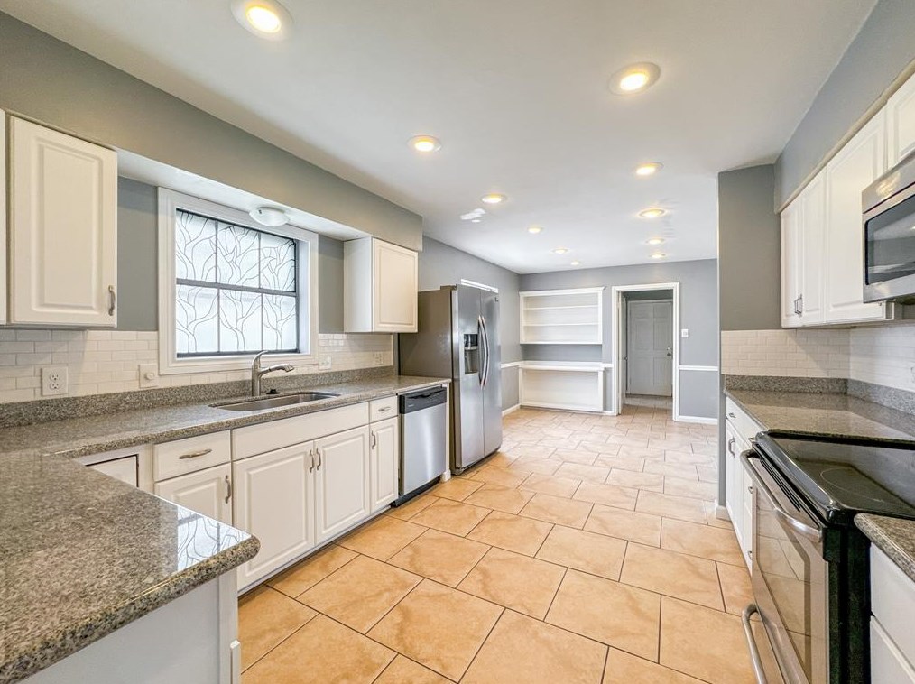 403 Pebblebrook Dr, Taylor Lake Village TX  77586-6012 exterior