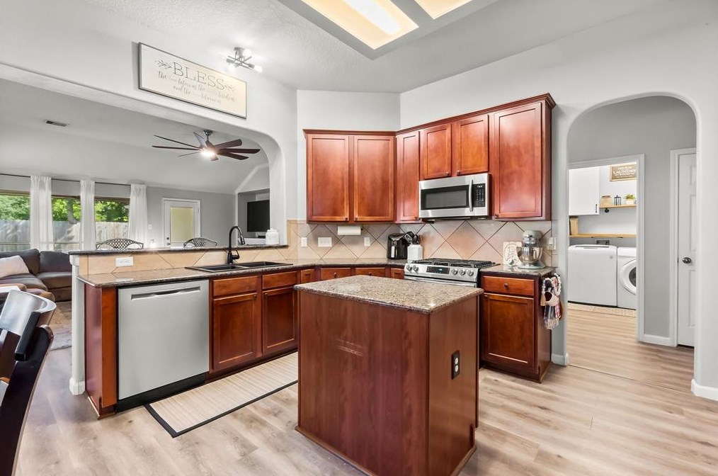 2223 Lazy Trl Path Ct, Spring TX 77373-7669 exterior