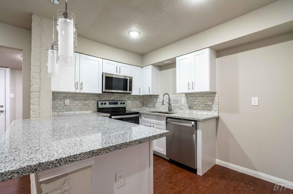 11947 Beechnut St, Houston TX  77072-4028 exterior