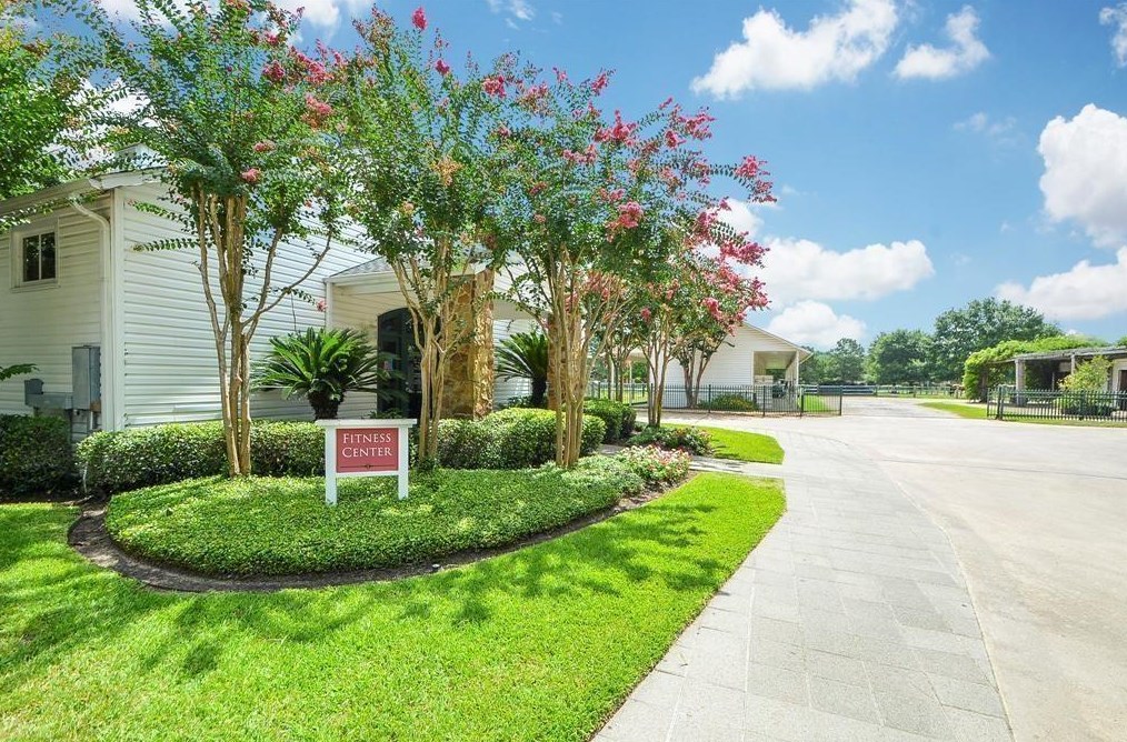 10215 Earlington Mnr Dr, Spring TX 77379-7463 exterior