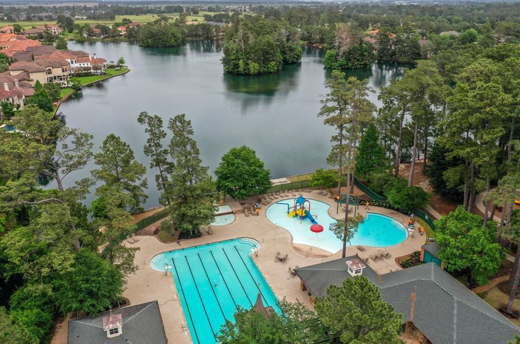 10215 Earlington Mnr Dr, Spring TX 77379-7463 exterior