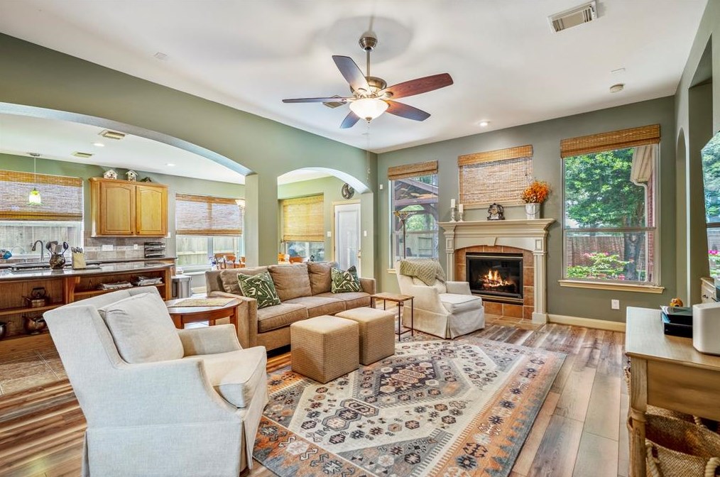 10215 Earlington Mnr Dr, Spring TX 77379-7463 exterior