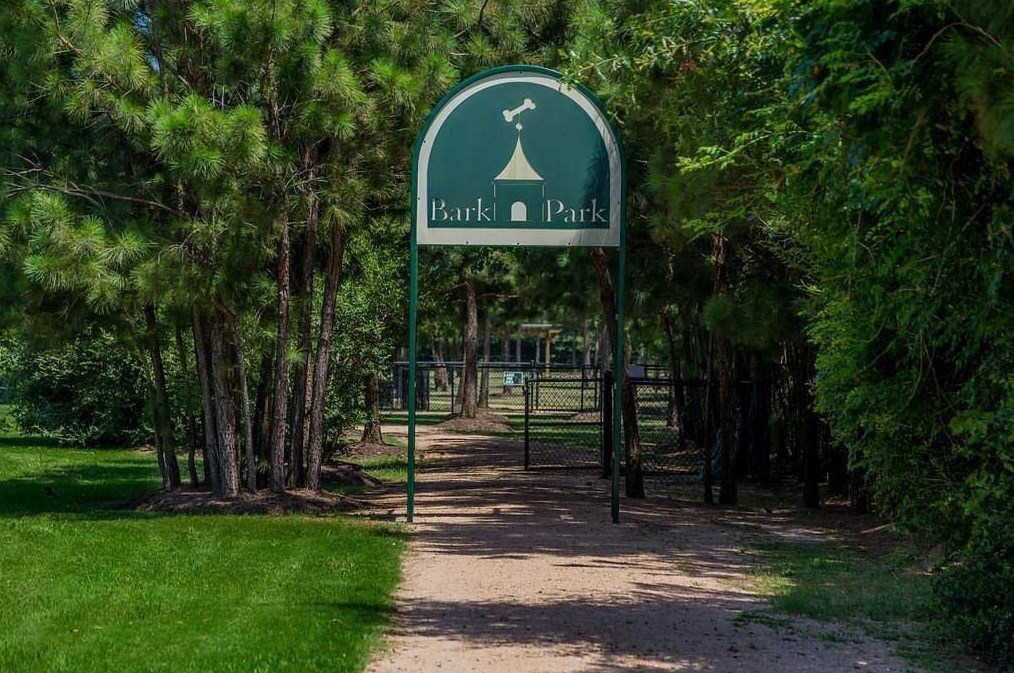 10215 Earlington Mnr Dr, Spring TX 77379-7463 exterior