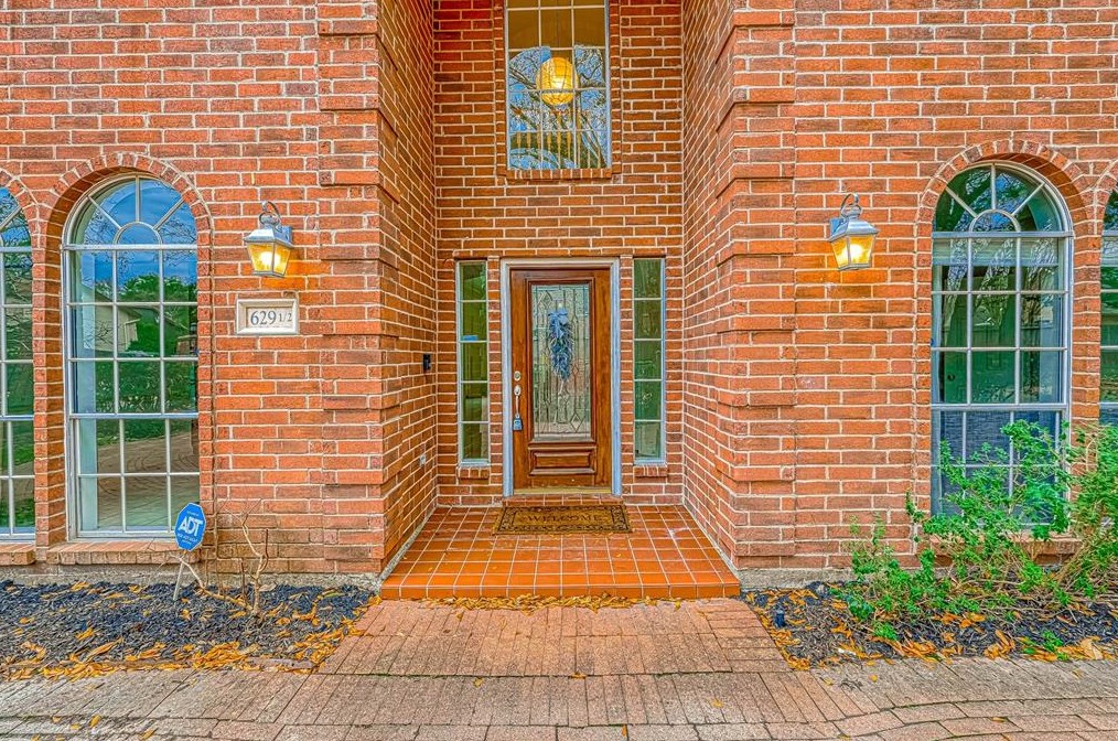 629 Rancho Bauer Dr, Houston TX  77079-6821 exterior