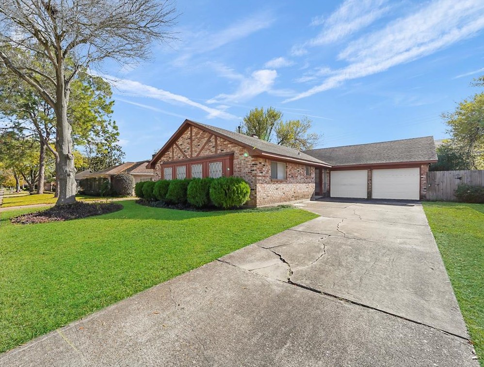 12931 Westella Dr, Houston TX  77077-3703 exterior