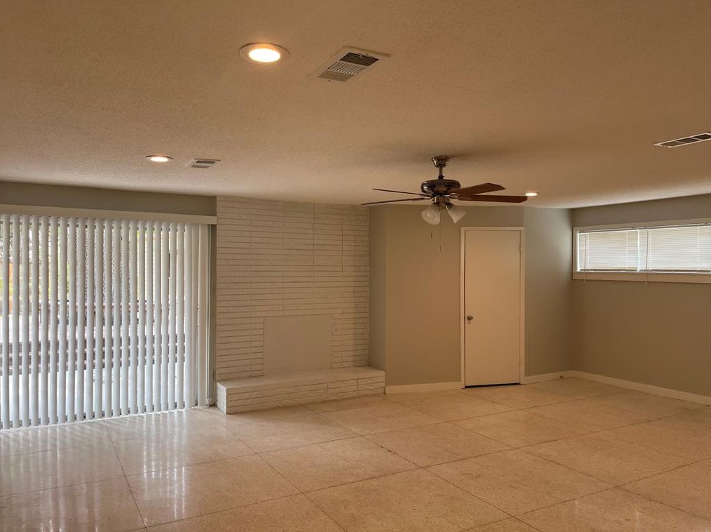 5515 Braesvalley Dr, Houston TX  77096-3001 exterior